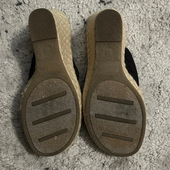 American Eagle Outfitters Black Striped Wedge SandalsSize 5 1/2 - Picture 5 of 7